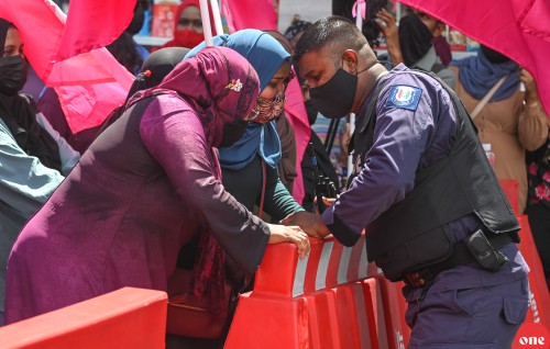 Fuluhunge is officerun  vaki kuranee MDP in badhalu hifumuge gothun: idhikolhu