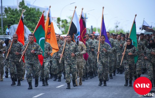 OnePhoto: MNDF in beyvi sharafuge dhuvun
