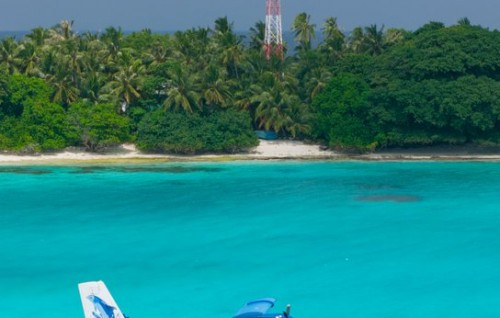 Maldivian in Fulhadhoo ah seaplane dhathruthah fashaifi