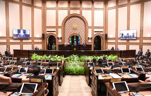 Column Malas: Raeesuljumhooriyyaa azulukurumaai MDP ge gaanoonu asaaseeaa khilaafu islaahu - 1