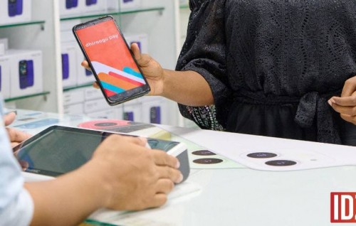 Fies medhuverikoh Dhiraagu pay in mihaaru  faisaa dhekkeyne