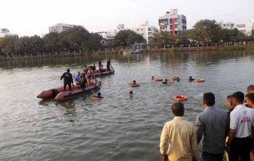 India gai ferry eh bandun jahaalai 10 kudakudhin maruvejje