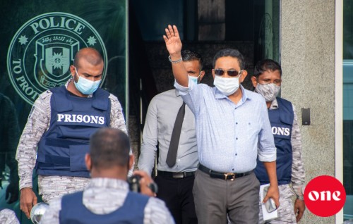 Liyunthah hushahalhan 10 dhuvas dhinumaffahu Raees Yaameen ge shareeathuge aduehun nimmaalaifi