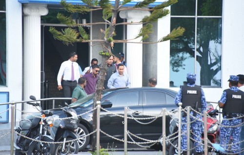 President Yameen exits Police headquarters after four hours