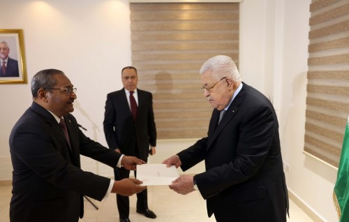 Palestine Raees ah dhivehi safeeraku furathama faharah safeeru kamuge faiy kolhu aruvaifi