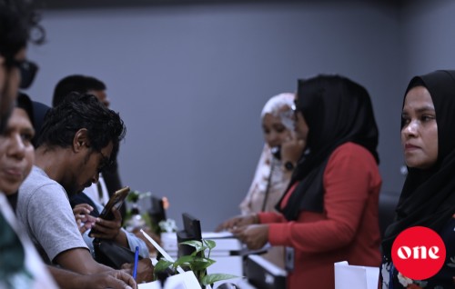 Shakuvaa hushahalhan ekasheegenvaa muhthadheh nudhee flat havaalu kurumuge masakkai nukuran angaifi