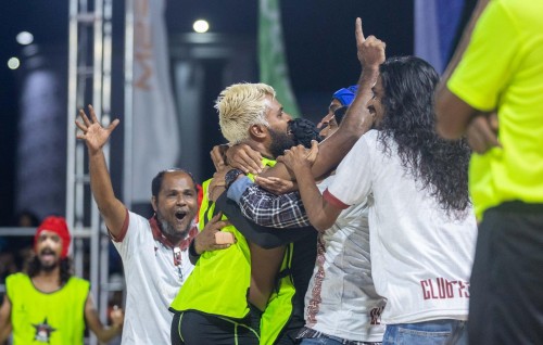 Gadha 16 ge feshun foarigadha, Club Teenage aai Brotherhood quarter ah