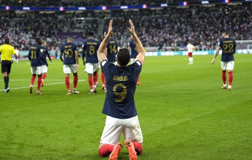 Giroud ah record, Mbappe ge fenvaru dhakkaalai champion France quarter ah
