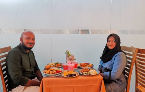 Inthihaabahfahu Sujaau aai Rizna roadha veelumakah, dhekkevee namoonaa!
