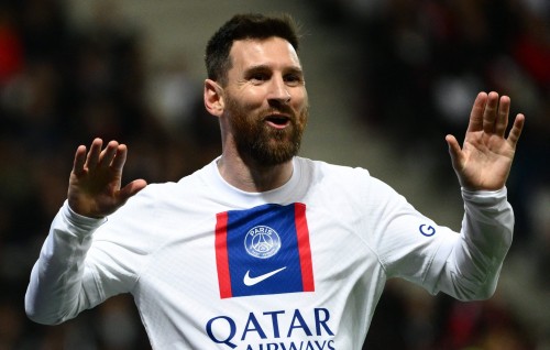 PSG ge league thattaa  eku Messi, Ronaldo ge record muguraalaifi