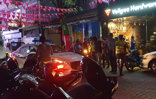 Two arrested for attempting to attack a policeman