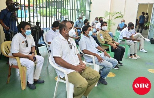 #OnePhoto : Fathuruverikamuge dhaairaage faraaiythakah Vaccine dheyn feshun