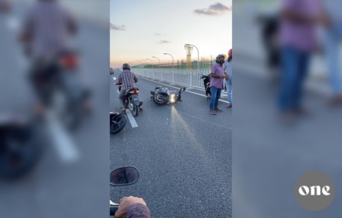 Bridge highway mathin accidentvumun fili meehaku hoadhanee
