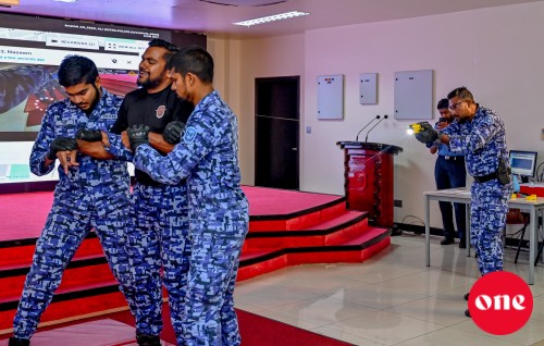 One Photo: Taser gun aai bodycam beynun kuraa goiy media ah dhakkaalun