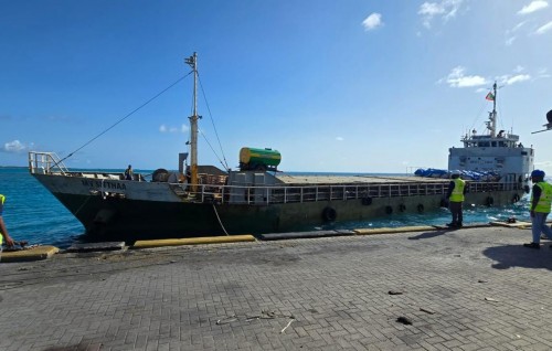 Avahah halaakuvaa kaaboathakethee ge furathama shipment Addu ah gendhan fashaifi
