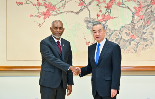 Photo: Raees Muizzu, China ge foreign Minister aa bahdhalu kurehvun