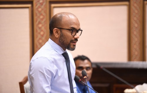 Raajje bangrootennuvey, plane aa eggothah miaharu budget implement kureveyne: Minister Ameeru