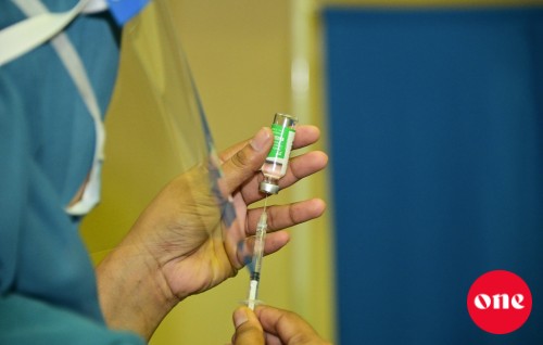 Aanmunah booster dose jahan vaccine libunas, syringe libumugai dhathi thakeh