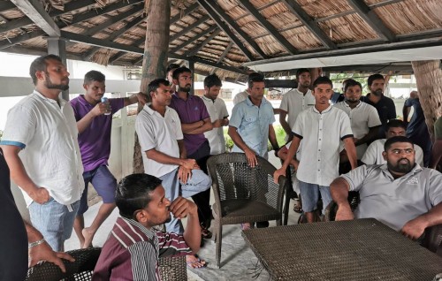 Hama hama usoolun service charge  nubahaa faraaiythah 100,000 rufiyaa inn joorimanaa kuranee