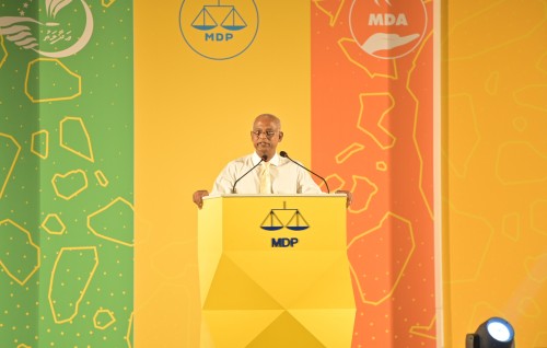 Mi indhunee adhi osheh, eygen gass falhai meyvaa liben feshumun bodu heyo badhalu annaane: Raees