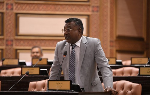 Fuluhunnah hamalaadhinun thakuraaruviya nudhee fiyavalhu alhan govaalai bahus fashaifi