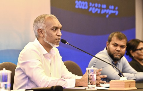 Enme bodu aamdhanee eh libey sinaa'athah masverikan hedhumah, e sinaa'aiy tharahgee kuraanan: Raees
