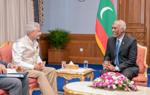 Raees dhevvi yageen kan; Raajje aai India ge gulhun aa usmin thakakah gendhaanan