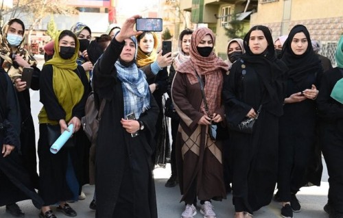 Female Afghan employees detained since Taliban ban, UN says