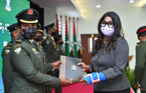 Dhivehi askariyyaage thaareehugai lieutenant colonel ge rank ah furathama faharah anhen beyfulhun