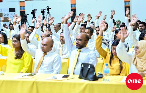 Contract ah Fenakaigai masahkaiy kuramun dhiya muvazaffun vazeefaain vakikurun MDP in kuhveri kohfi