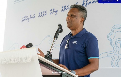 Mi aharu Alifushi Airport ah flight jessumuge ummeedhu eba oiy: Azim