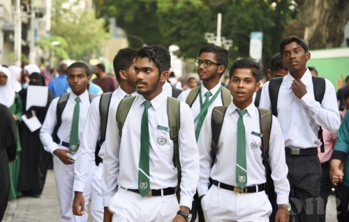 Arabiyyaa gai hurihaa maahdhaa eh arabi bahun kiyavaidheyne dhivehin thamreenu kuranee