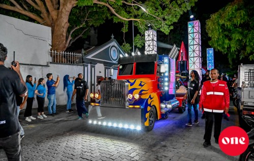 One Photo : Minivan dhuvahuge fulhan'dhu burun haassa message thakeh