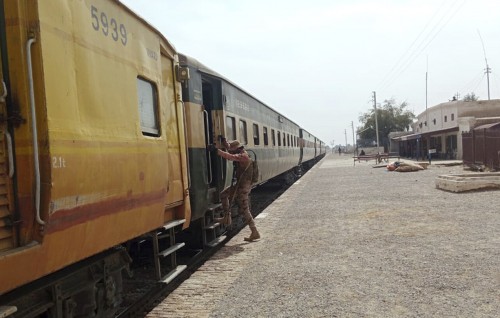 Pakistan gai hijack kuri rail in raheenu kuri emmen salaamaiy kohfi