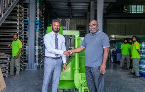 Island beverages in Kulhudhuffushi ah plastic kafaa machine eh hadhiyaa kohfi