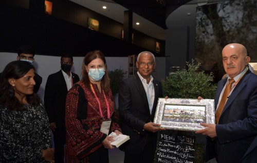 Raeesge dhekan'balun Palestine aai Saudi ge pavilion ah ziyaaraiy kuravvaifi