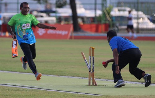 Cricket carnival: Majilis aai Customs ves semi ah