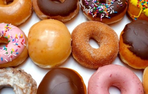 Australia meehaku 10,000 Donut aaeku delivery van eh vagah nagaifi