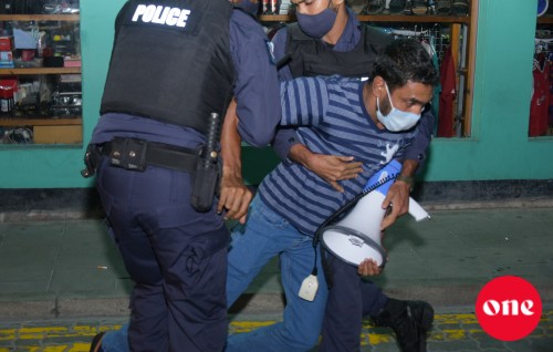 #OnePhoto: Sarukaaru isthiufaa ah govai, progressive coalition inn kuramun gendhaa silsilaa muzaaharaa