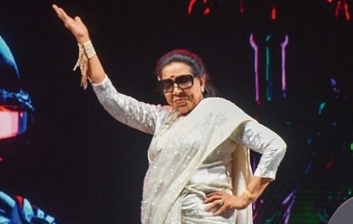 Asha Bhosle 91 aharugai: “Tauba Tauba” lava kiyumaa eku Vicky ge “Hook Step” ves thamseelukohffi