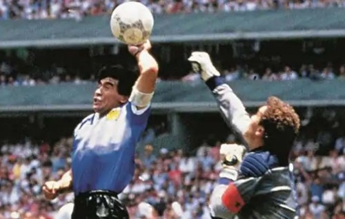 Maradona athun goal jehi boalha vikkaalanee, andhaazaa agakee 3 million pound