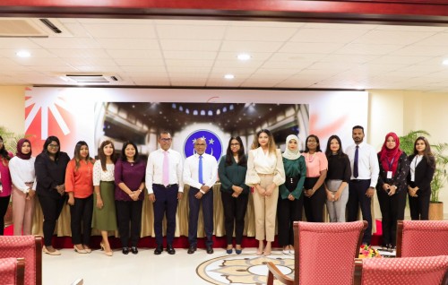 Anhenunge dhuvahu, anhen diplomatun medhuverikoh Majlis members ah haahsa session eh