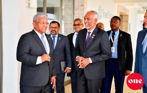Photo: Raees Muizzu, Seychelles ge Raees aa bahdhalu kurehvun