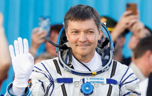 Javvugai emme gina dhuvas heydhakuri record Russia ge Astronaut eh muguraalaifi