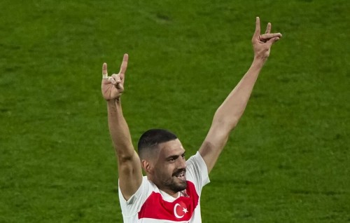 Demiral ufaaafaalhukuramun dhinTurkey ah haassa ''siyaasee messege''  UEFA in thahugeegu kuranee