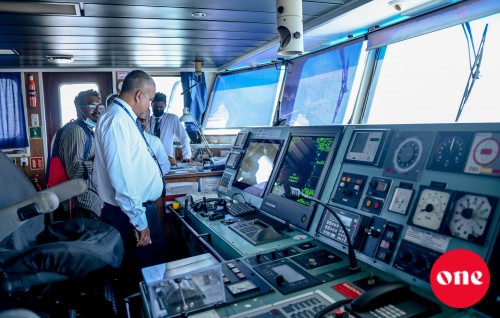 Captain innai Engineer in gothugai kuriah oi 3 aharu therey 30 officer in thamreenu kuranee