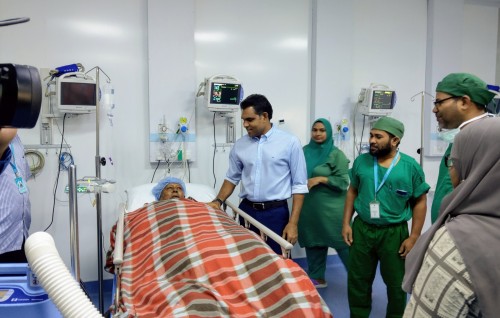 Vice President visits 100th patient to undergo total knee replacement surgery at IGMH