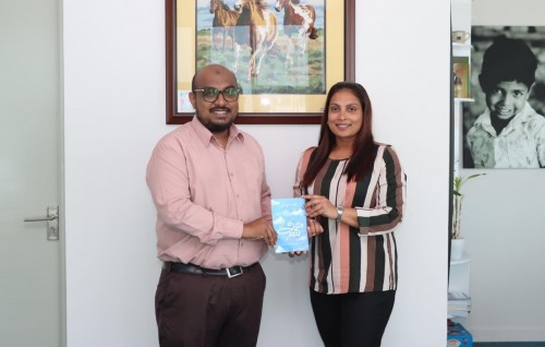Saail ge ''Edhuvas geneveyne'' Raajjey ge hurihaa School akah hadhiyaa kohfi