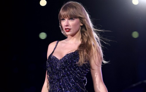 Mi aharu Grammy Awards presenter ehgge gothugai Taylor Swift