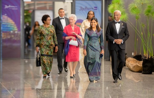 Commonwealth ge isveringe bahdhaluvun feshumuge rasmihyaathugai Raees ge dhekan’balun baiverivevadaigenfi